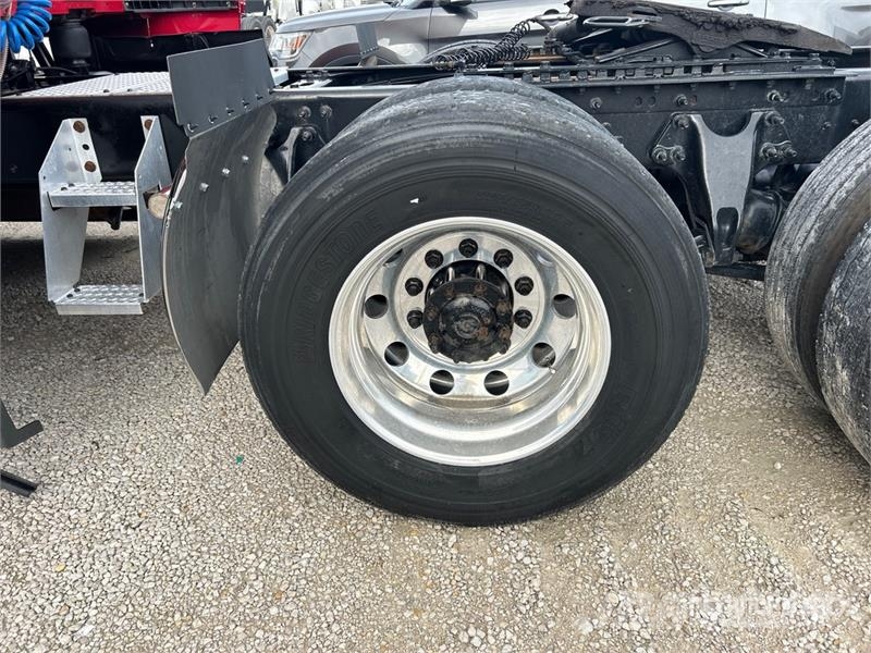 International LT625 وحدات الجر