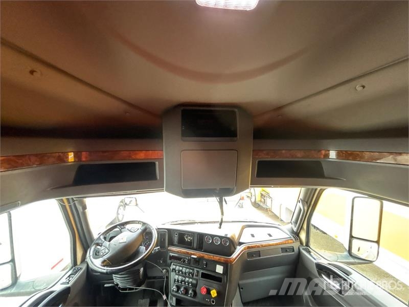 International LT625 Prime Movers