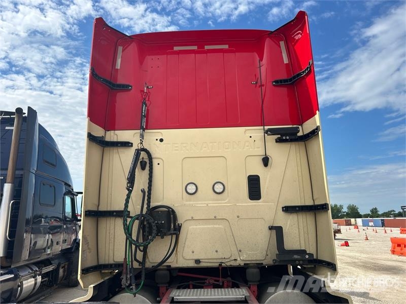 International LT625 Prime Movers