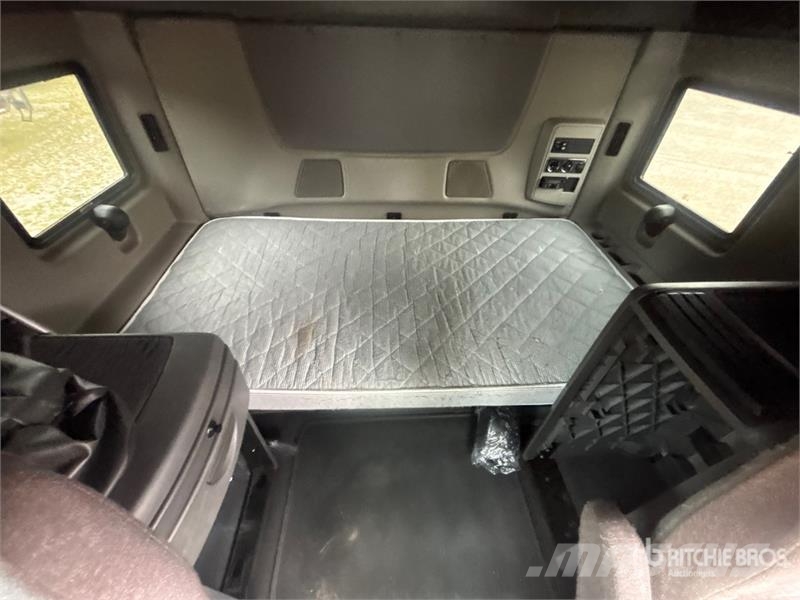 International LT625 트랙터 유닛