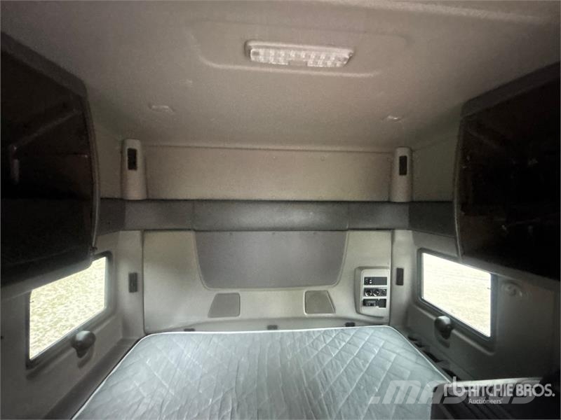 International LT625 트랙터 유닛