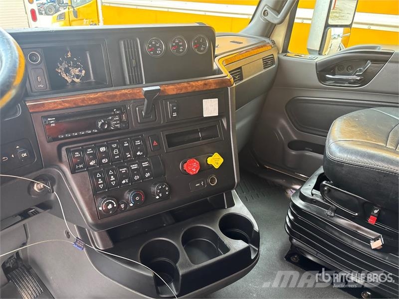 International LT625 Prime Movers