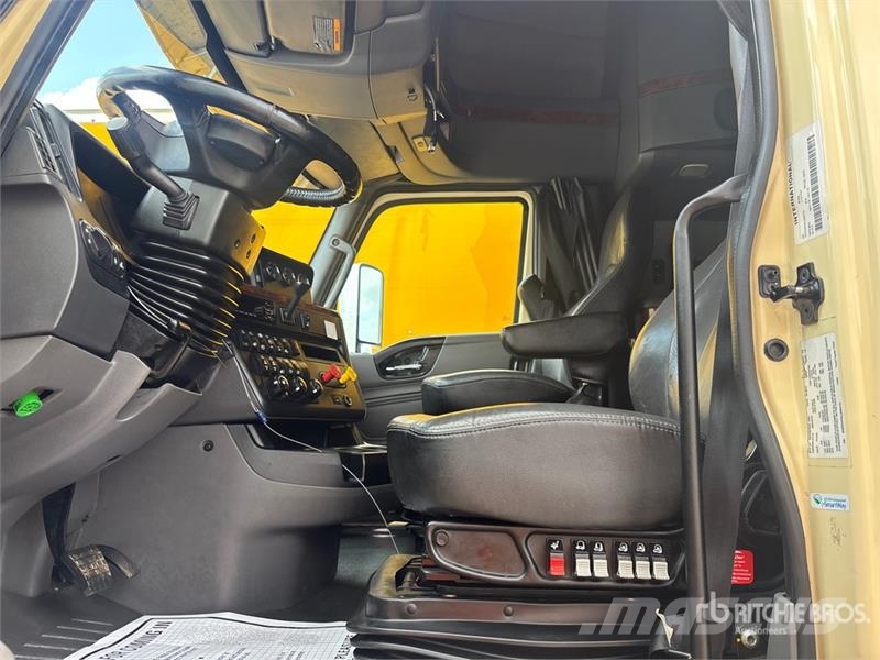 International LT625 Prime Movers
