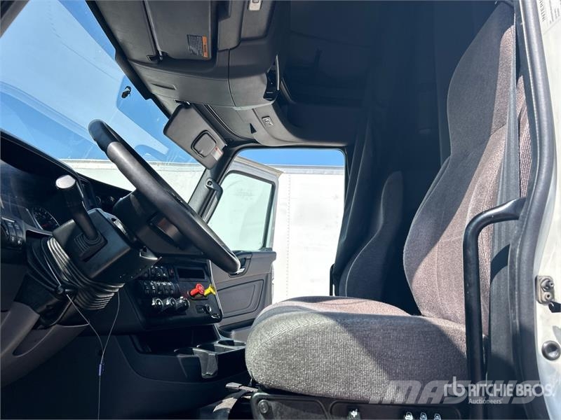 International LT625 Prime Movers