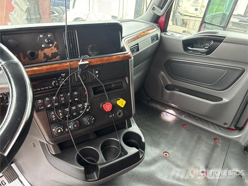 International LT625 曳引機組件