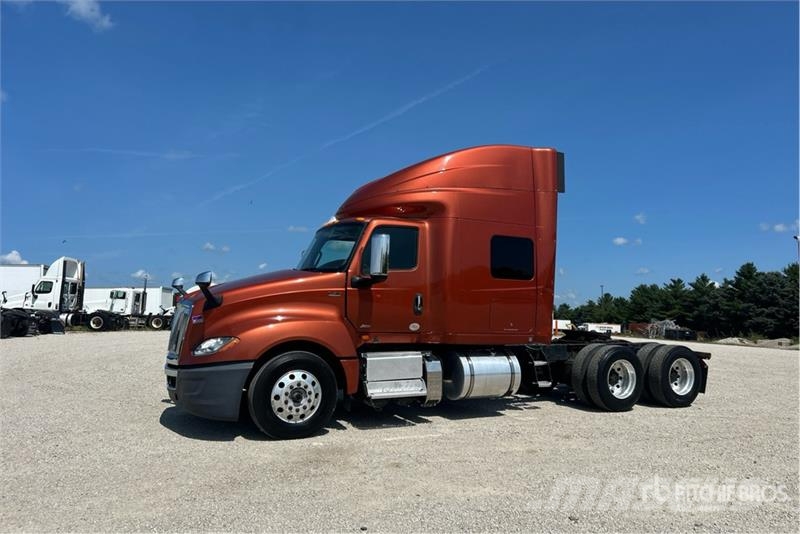 International LT625 Тягачі
