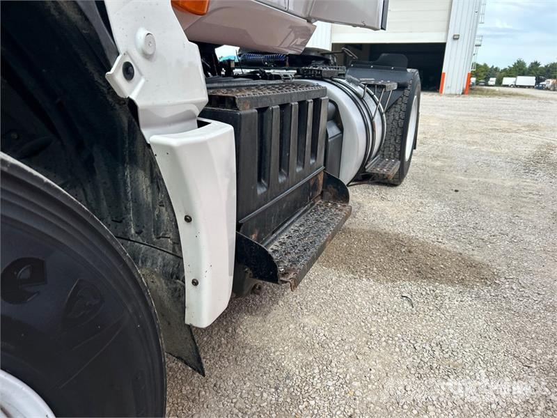 International LT625 4x2 S/A Day Cab Truck Tractor Trekkvogner