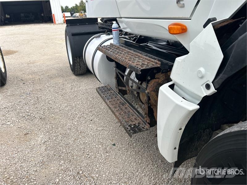 International LT625 4x2 S/A Day Cab Truck Tractor Trekkvogner