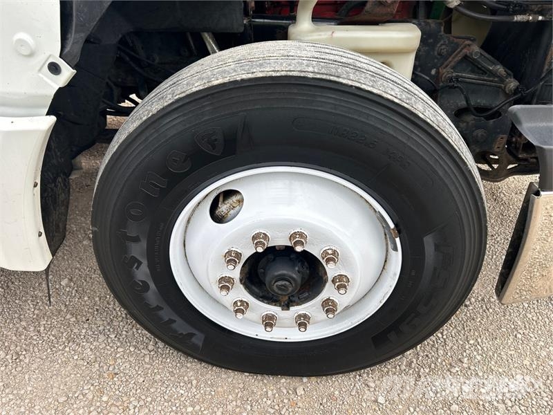 International LT625 4x2 S/A Day Cab Truck Tractor Trekkvogner