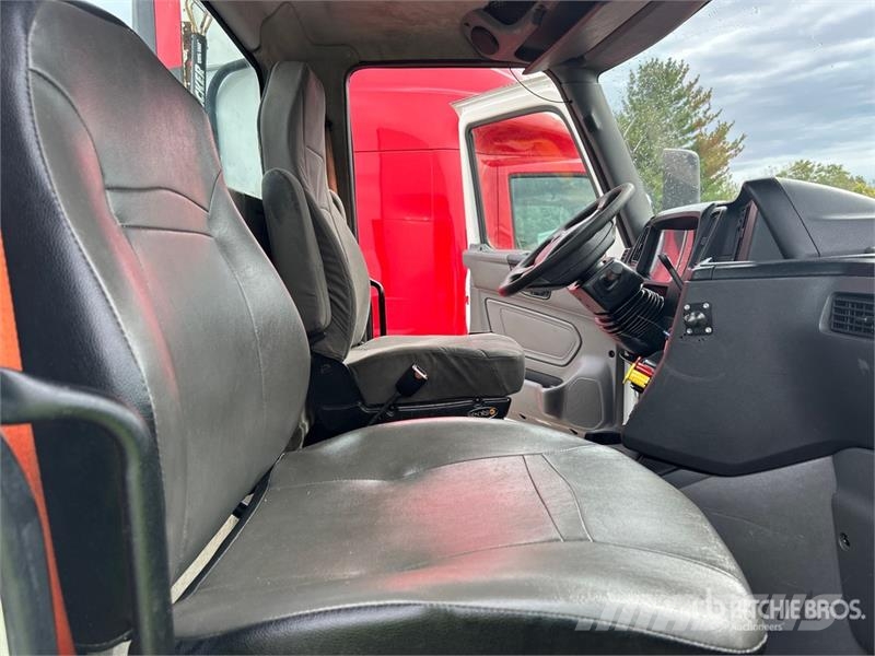 International LT625 4x2 S/A Day Cab Truck Tractor Trekkvogner
