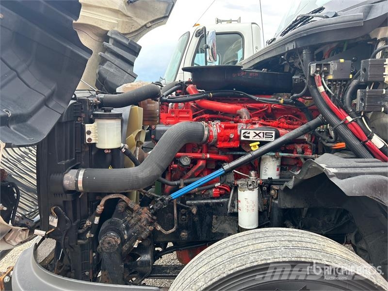 International LT625 4x2 S/A Day Cab Truck Tractor Trekkvogner