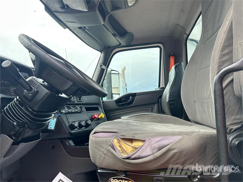 International LT625 4x2 S/A Day Cab Truck Tractor Trekkvogner
