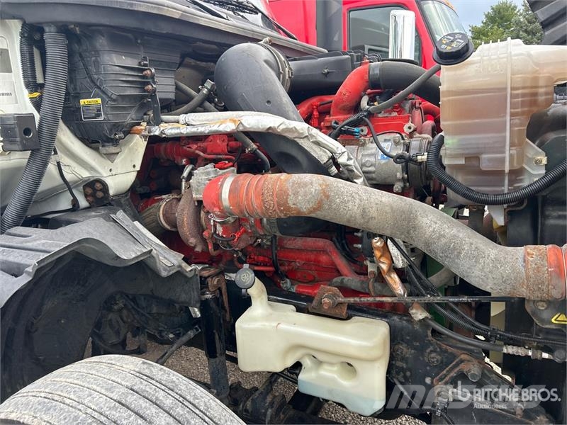 International LT625 4x2 S/A Day Cab Truck Tractor Trekkvogner
