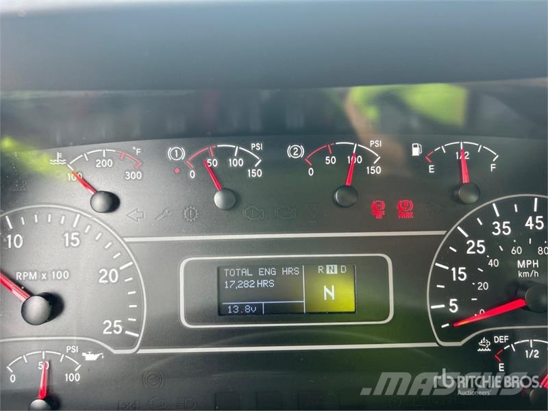 International LT625 4x2 S/A Day Cab Truck Tractor Trekkvogner