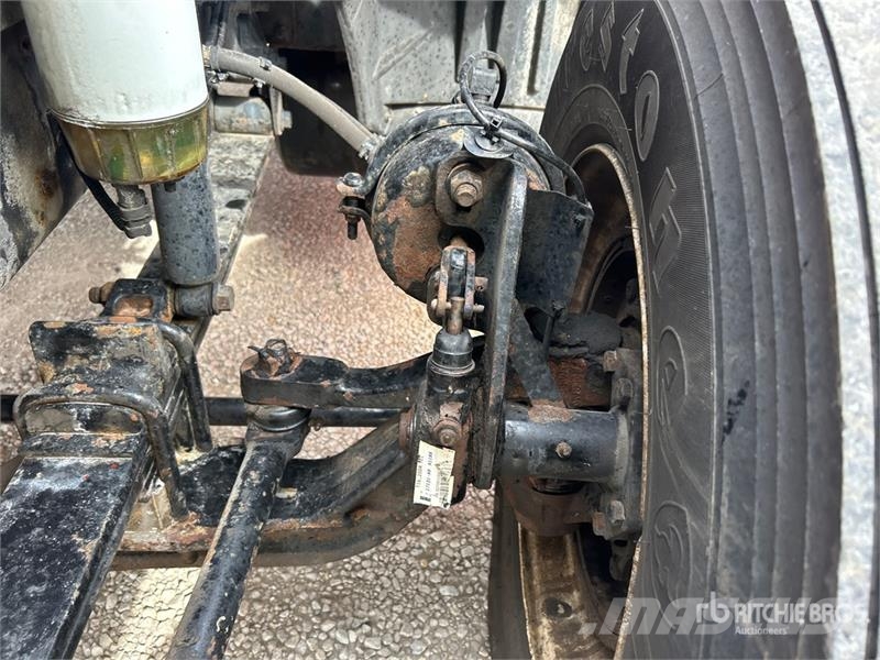 International LT625 4x2 S/A Day Cab Truck Tractor Trekkvogner