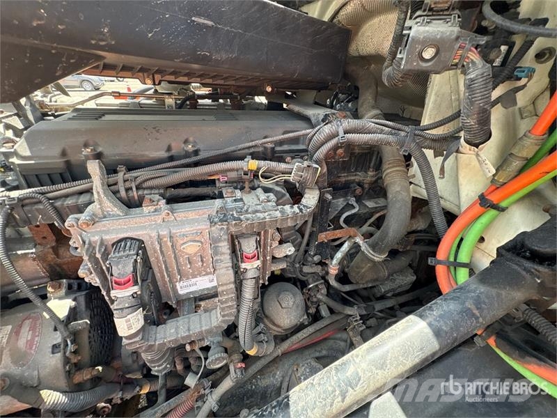 International LT625 6x4 T/A Day Cab Truck Tractor Traktorske jedinice