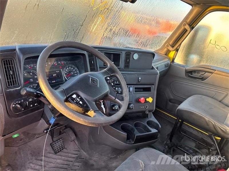 International LT625 6x4 T/A Day Cab Truck Tractor Τράκτορες