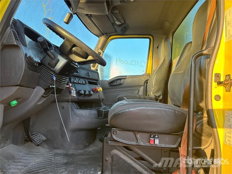 International LT625 6x4 T/A Day Cab Truck Tractor Τράκτορες