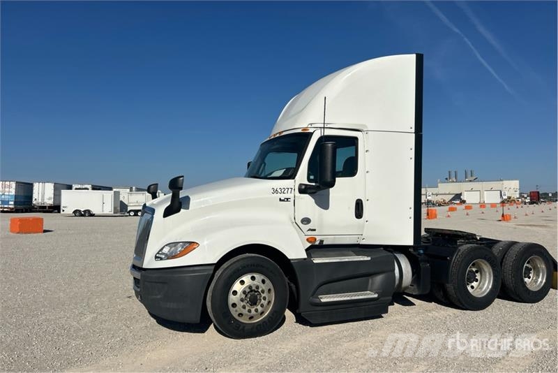 International LT625 6x4 T/A Day Cab Truck Tractor Traktorske jedinice
