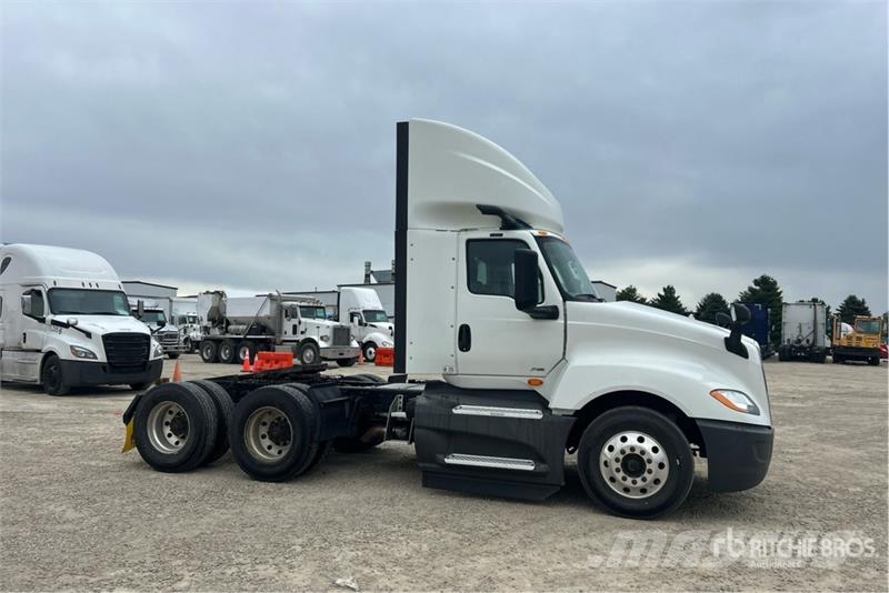 International LT625 6x4 T/A Day Cab Truck Tractor Nyergesvontatók