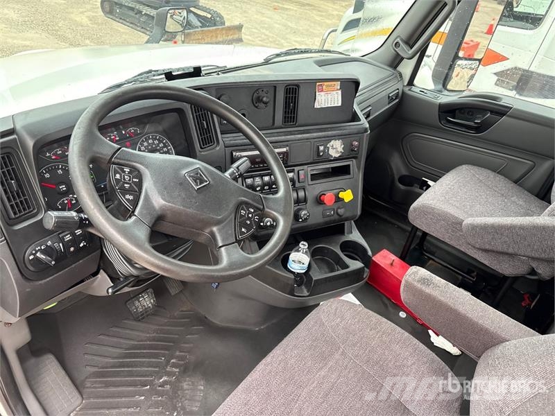 International LT625 6x4 T/A Day Cab Truck Tractor Traktorske jedinice