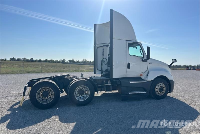 International LT625 6x4 T/A Day Cab Truck Tractor Traktorske jedinice