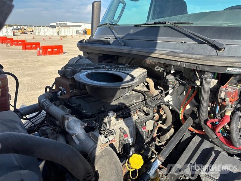 International LT625 6x4 T/A Day Cab Truck Tractor Trekkvogner