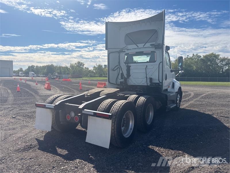 International LT625 6x4 T/A Day Cab Truck Tractor Vilcēji