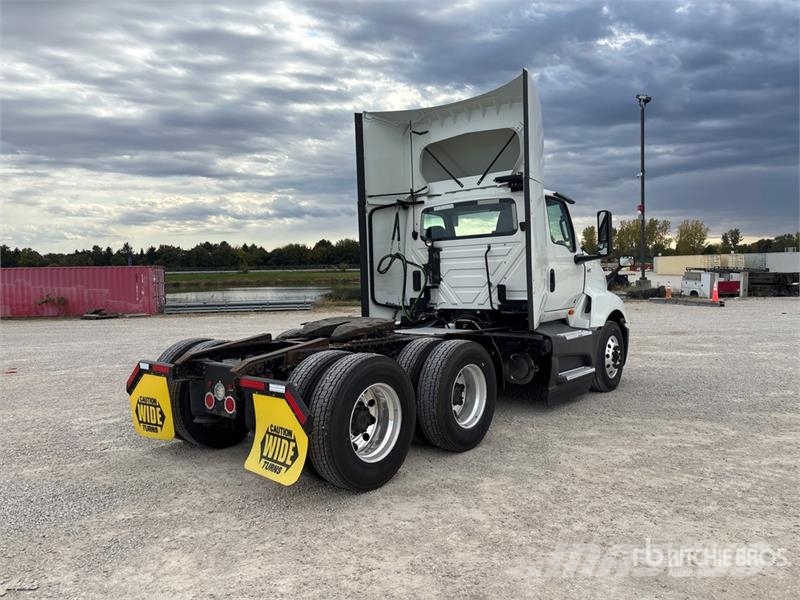 International LT625 6x4 T/A Day Cab Truck Tractor Vlačilci