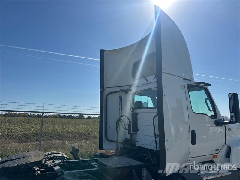 International LT625 6x4 T/A Day Cab Truck Tractor Traktorske jedinice