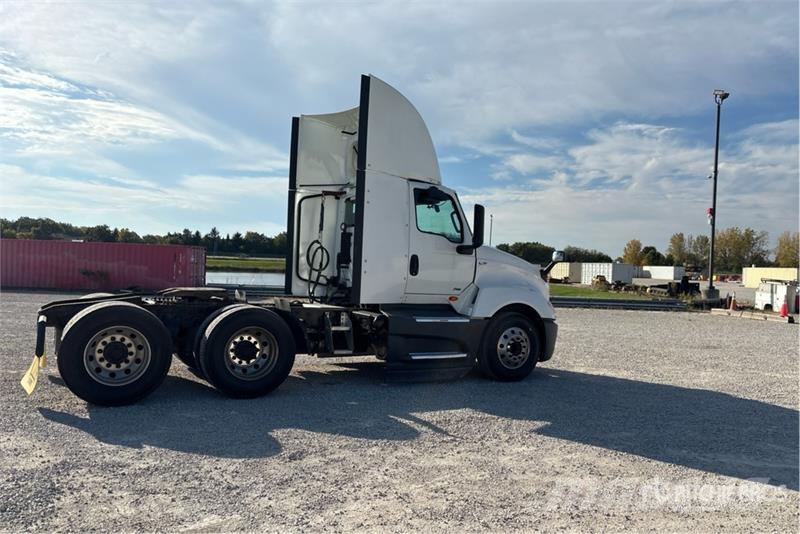 International LT625 6x4 T/A Day Cab Truck Tractor Trekkvogner