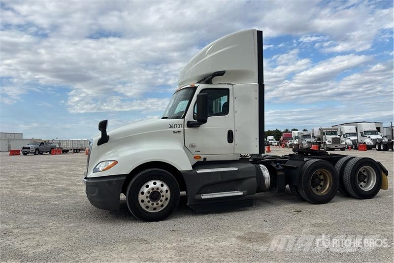 International LT625 6x4 T/A Day Cab Truck Tractor Sadulveokid