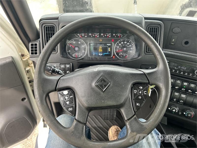 International LT625 6x4 T/A Day Cab Truck Tractor Traktorske jedinice