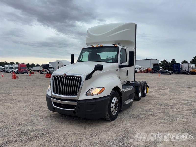 International LT625 6x4 T/A Day Cab Truck Tractor Traktorske jedinice