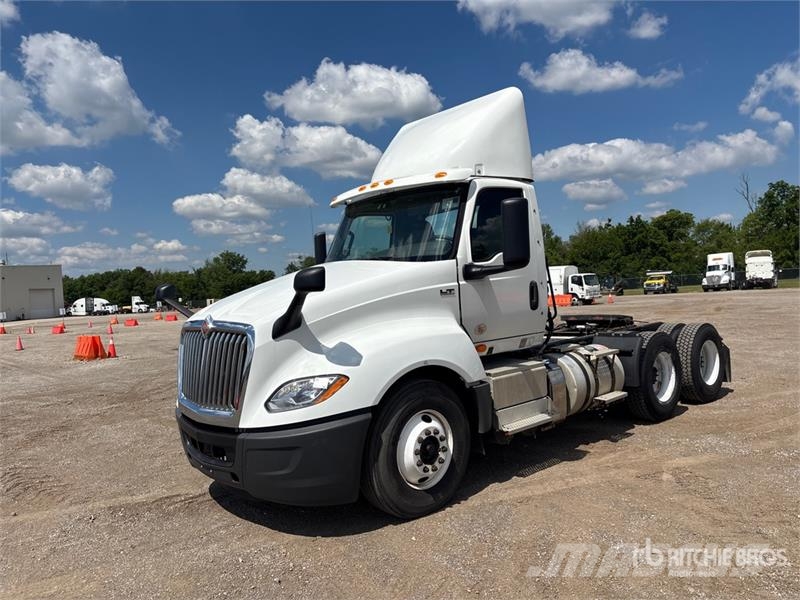 International LT625 6x4 T/A Day Cab Truck Tractor Traktorske jedinice