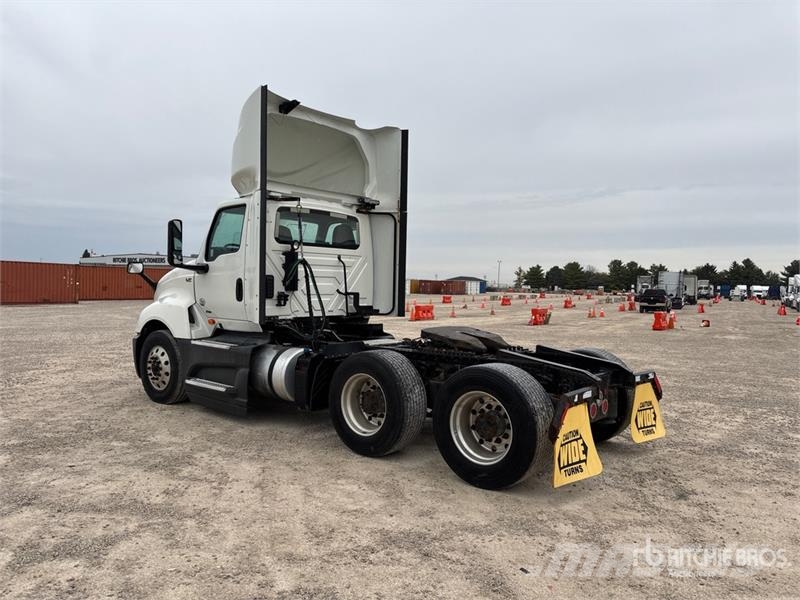 International LT625 6x4 T/A Day Cab Truck Tractor Sadulveokid