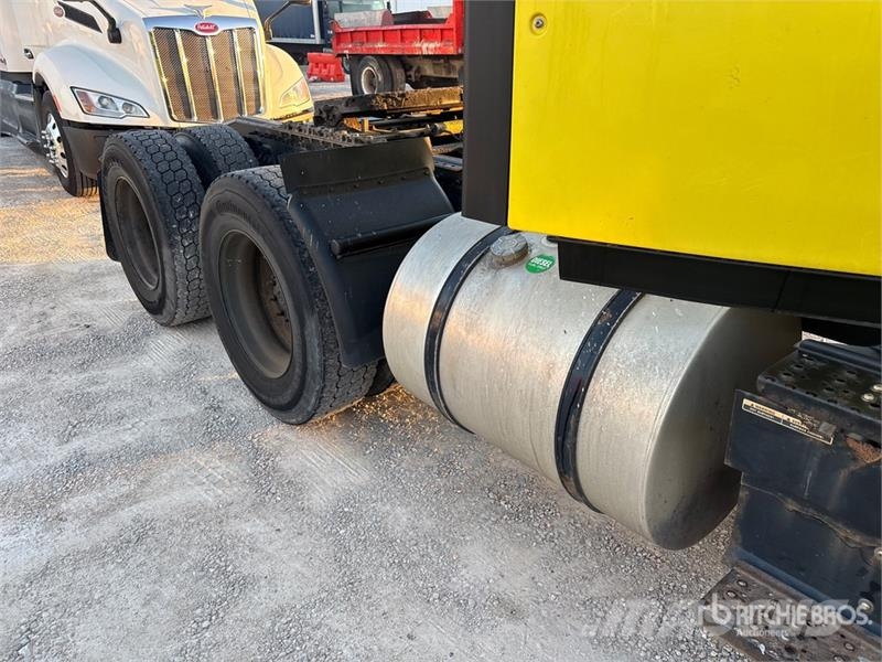 International LT625 6x4 T/A Day Cab Truck Tractor Τράκτορες