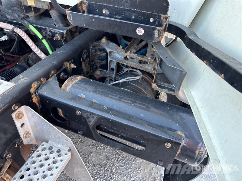International LT625 6x4 T/A Day Cab Truck Tractor Trekkvogner