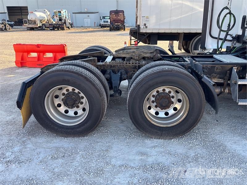 International LT625 6x4 T/A Day Cab Truck Tractor Trekkvogner