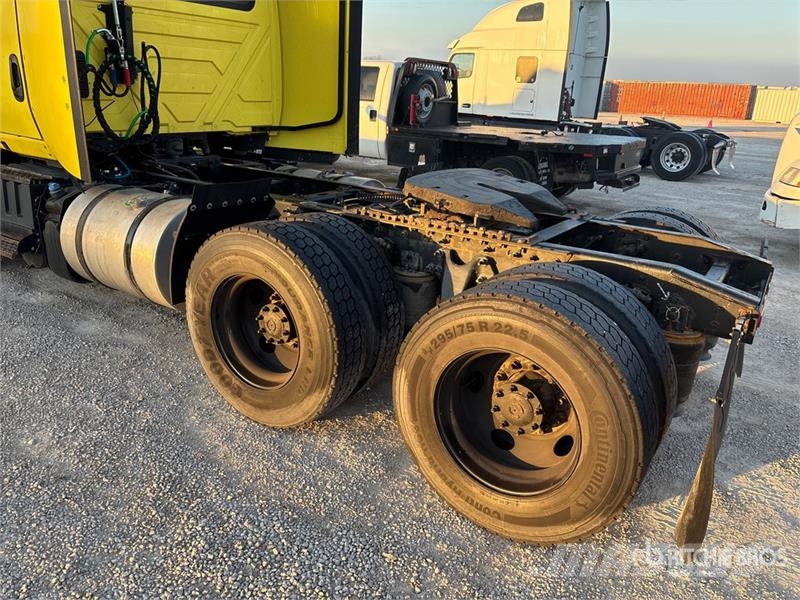 International LT625 6x4 T/A Day Cab Truck Tractor Τράκτορες