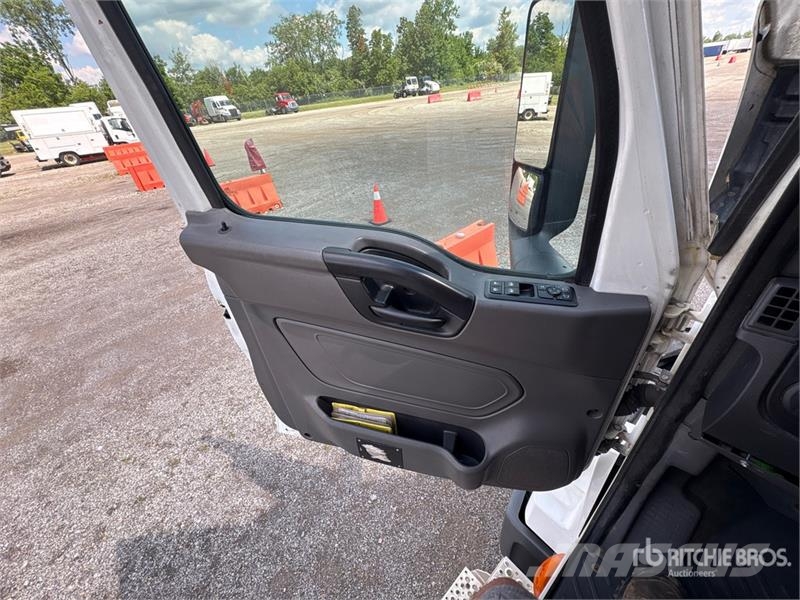 International LT625 6x4 T/A Day Cab Truck Tractor Traktorske jedinice
