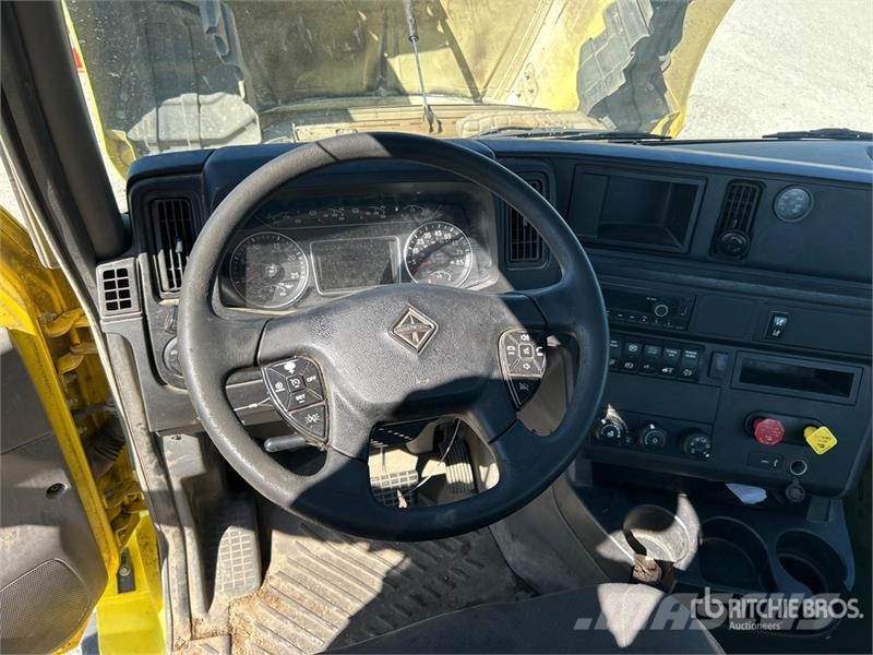 International LT625 6x4 T/A Day Cab Truck Tractor 牵引车