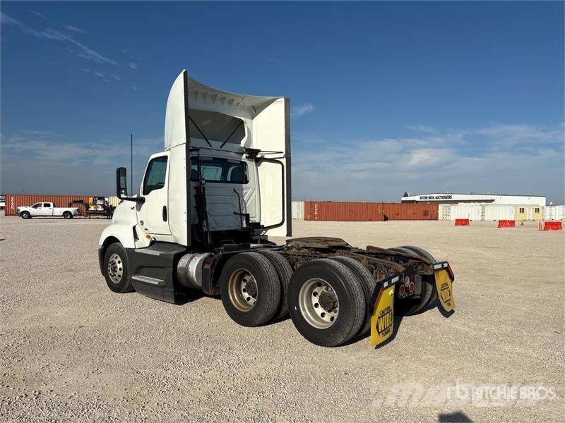 International LT625 6x4 T/A Day Cab Truck Tractor Tracteur routier