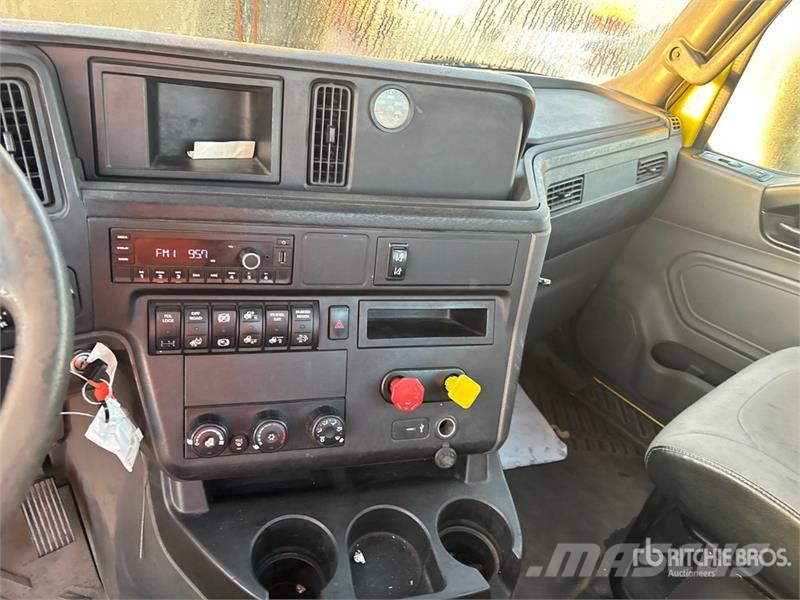 International LT625 6x4 T/A Day Cab Truck Tractor Τράκτορες