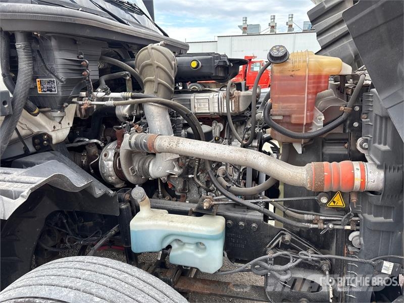 International LT625 6x4 T/A Day Cab Truck Tractor Sadulveokid