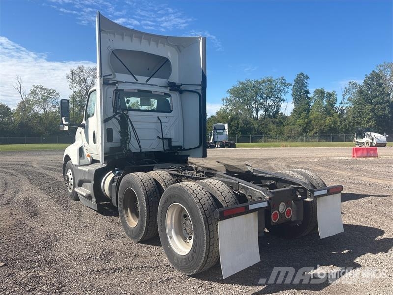 International LT625 6x4 T/A Day Cab Truck Tractor Vilcēji