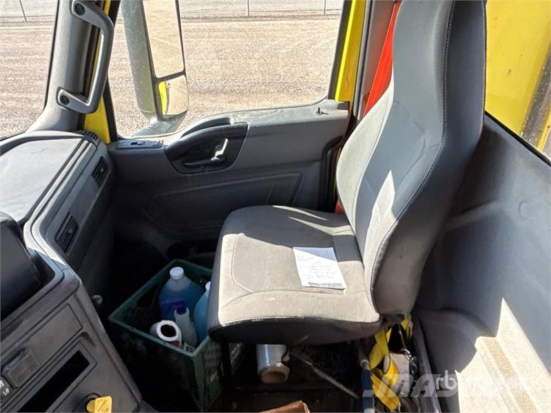 International LT625 6x4 T/A Day Cab Truck Tractor Τράκτορες