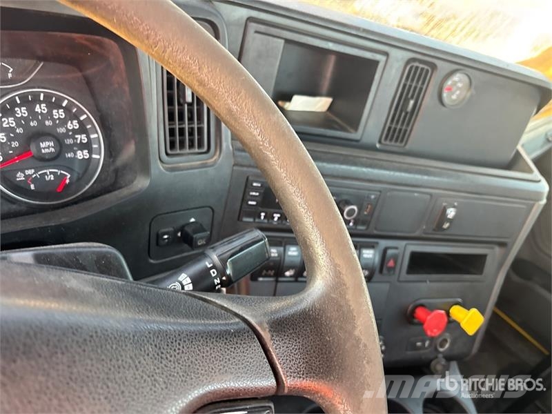 International LT625 6x4 T/A Day Cab Truck Tractor Τράκτορες
