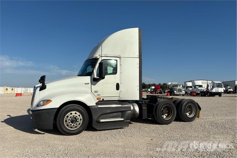 International LT625 6x4 T/A Day Cab Truck Tractor Trekkvogner