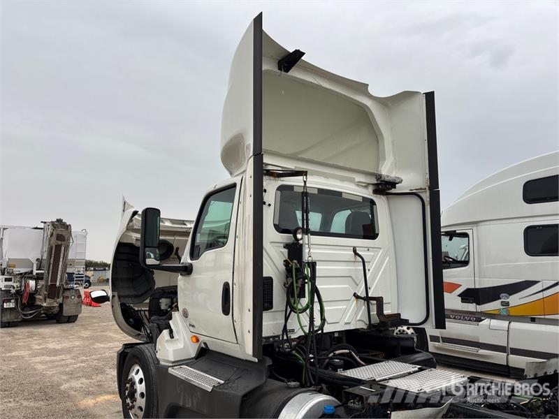 International LT625 6x4 T/A Day Cab Truck Tractor Traktorske jedinice